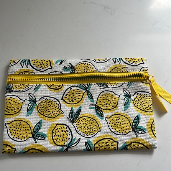 ipsy Handbags - IPSY Zipper Bag. Cute Lemon Design New